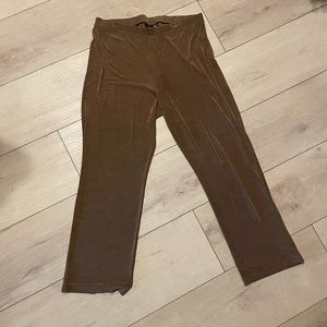 Chico’s Travelers pull on pants size 2R (12/large) in beige